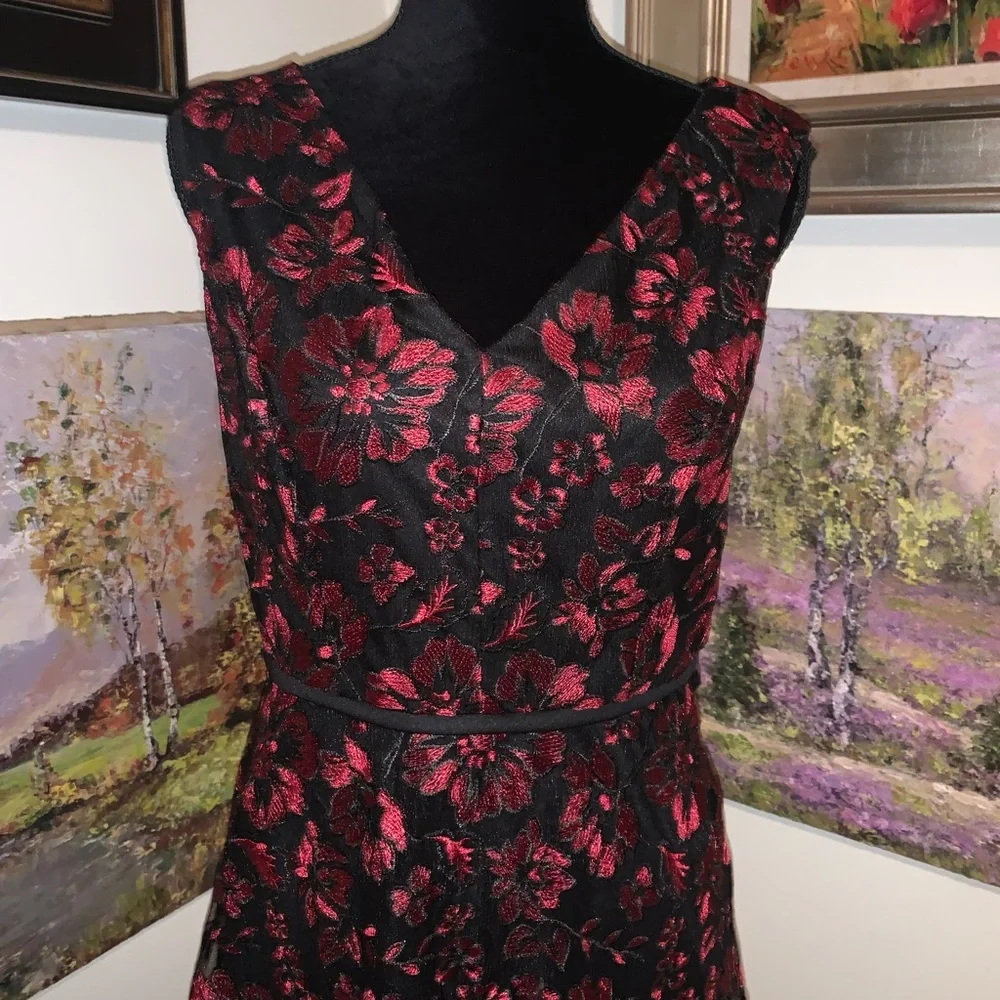 TAYLOR dress size 8 - Picture 2 of 5